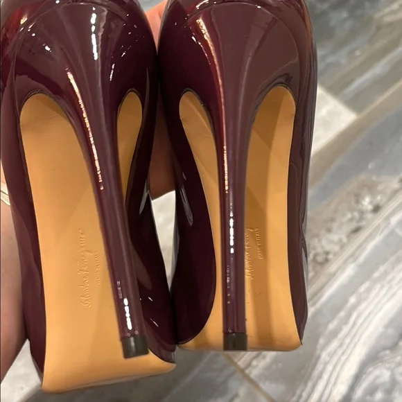 Salvatore Ferragamo Size 7.5 B Burgundy Patent Leather Pumps - Picture 7 of 17